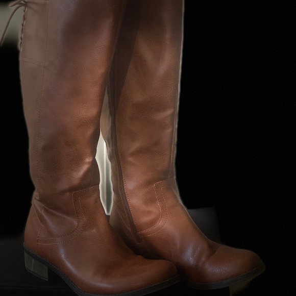 Boots - Picture 2 of 4